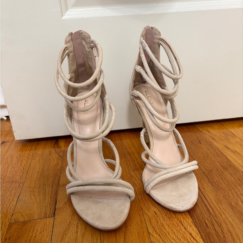 NWOT Aldo suede heels